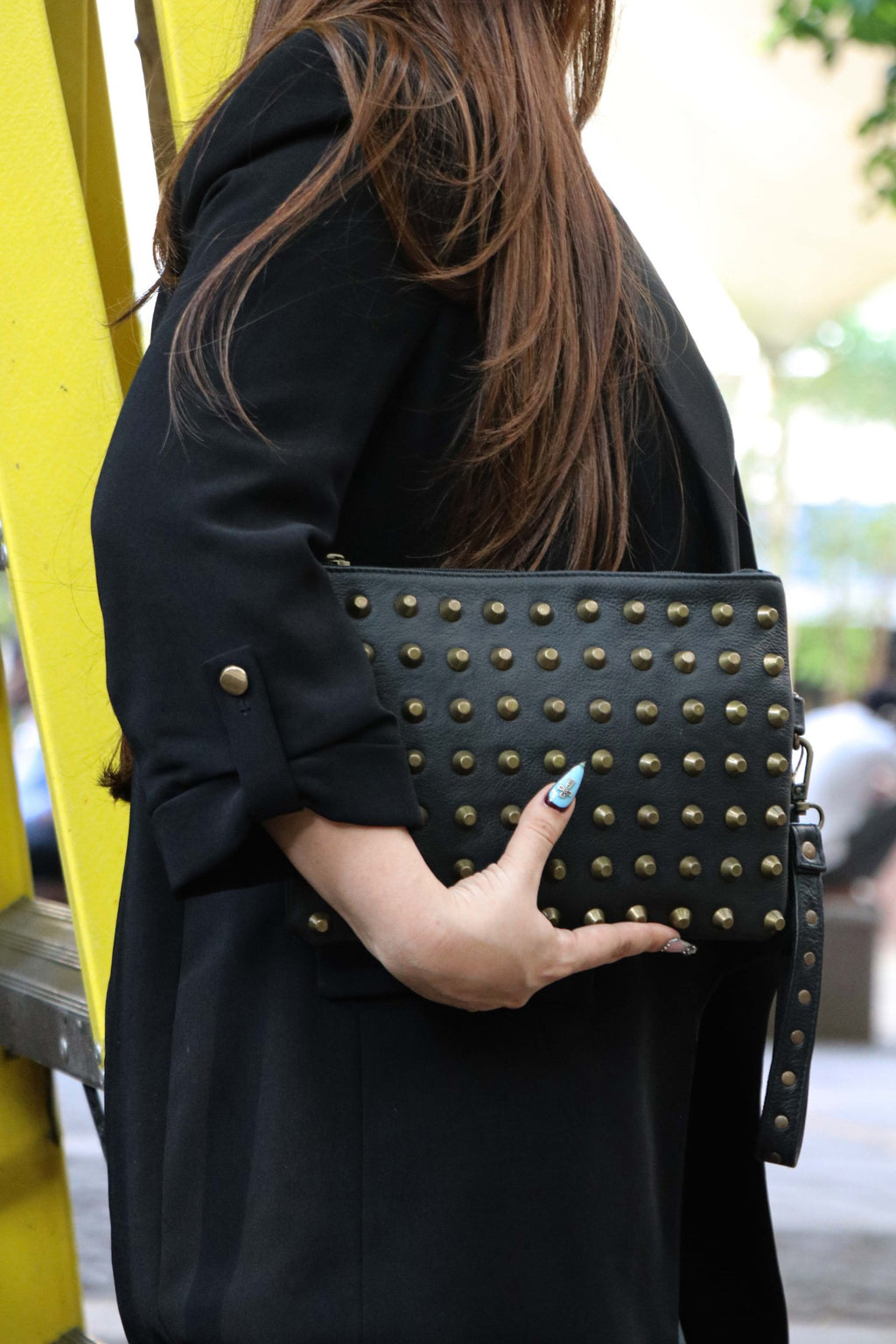 Dune pouch held under the arm