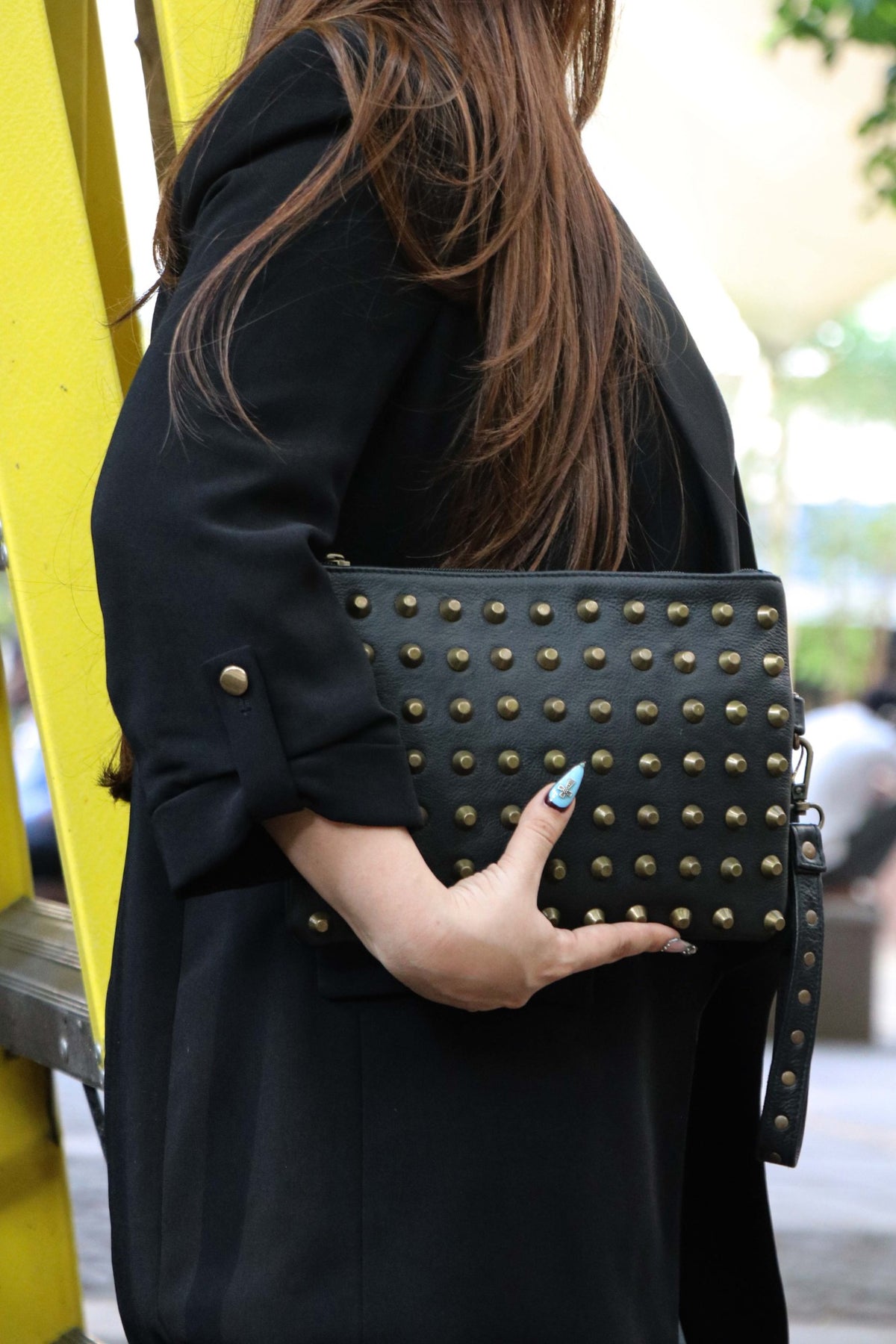 Dune pouch held under the arm